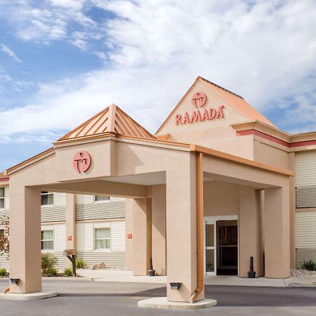 Отель Ramada By Wyndham Angola/Fremont Area Экстерьер фото